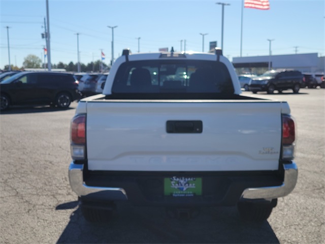 2023 Toyota Tacoma TRD Off-Road photo 3