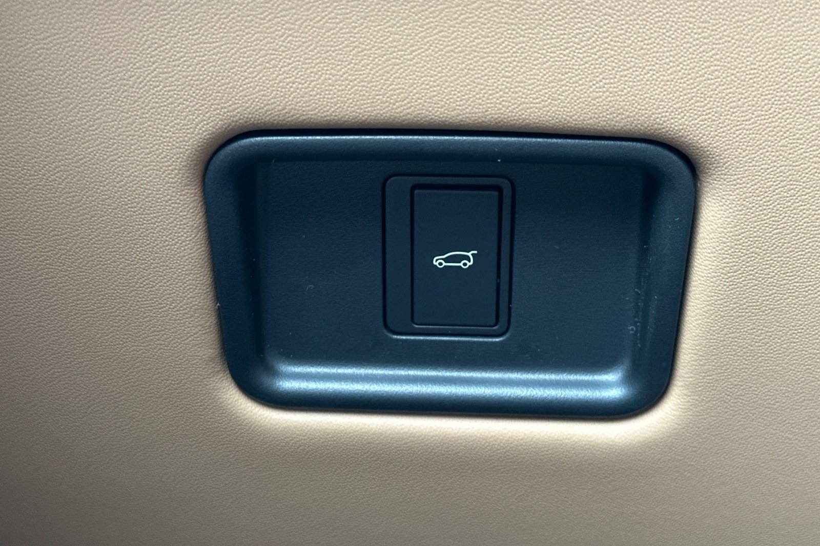 2025 Land Rover Range Rover SE photo 2