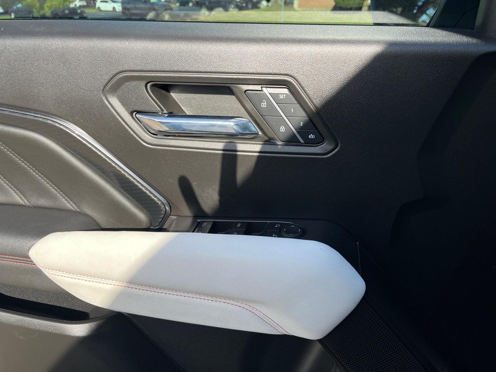 2023 Gmc Canyon AT4X photo 9