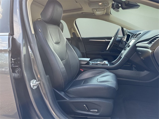 2020 Ford Fusion Hybrid Titanium photo 17