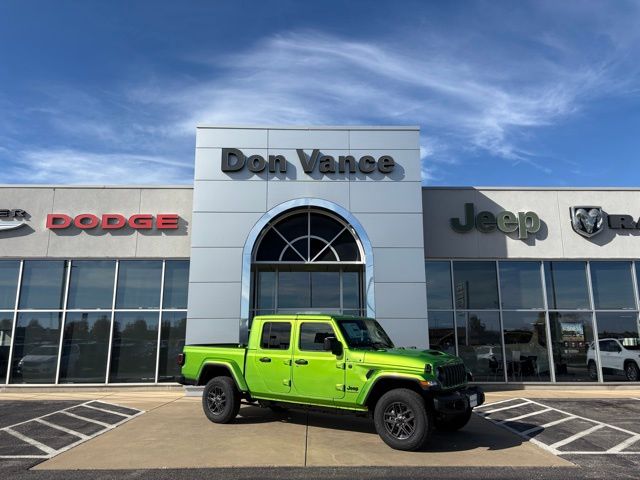 2026 Jeep Gladiator Sport S's photo