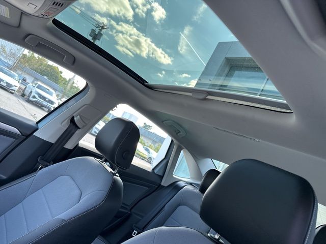 2025 Volkswagen Jetta SE photo 9