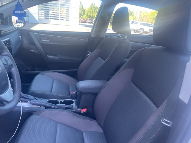 2017 Toyota Corolla LE photo 9