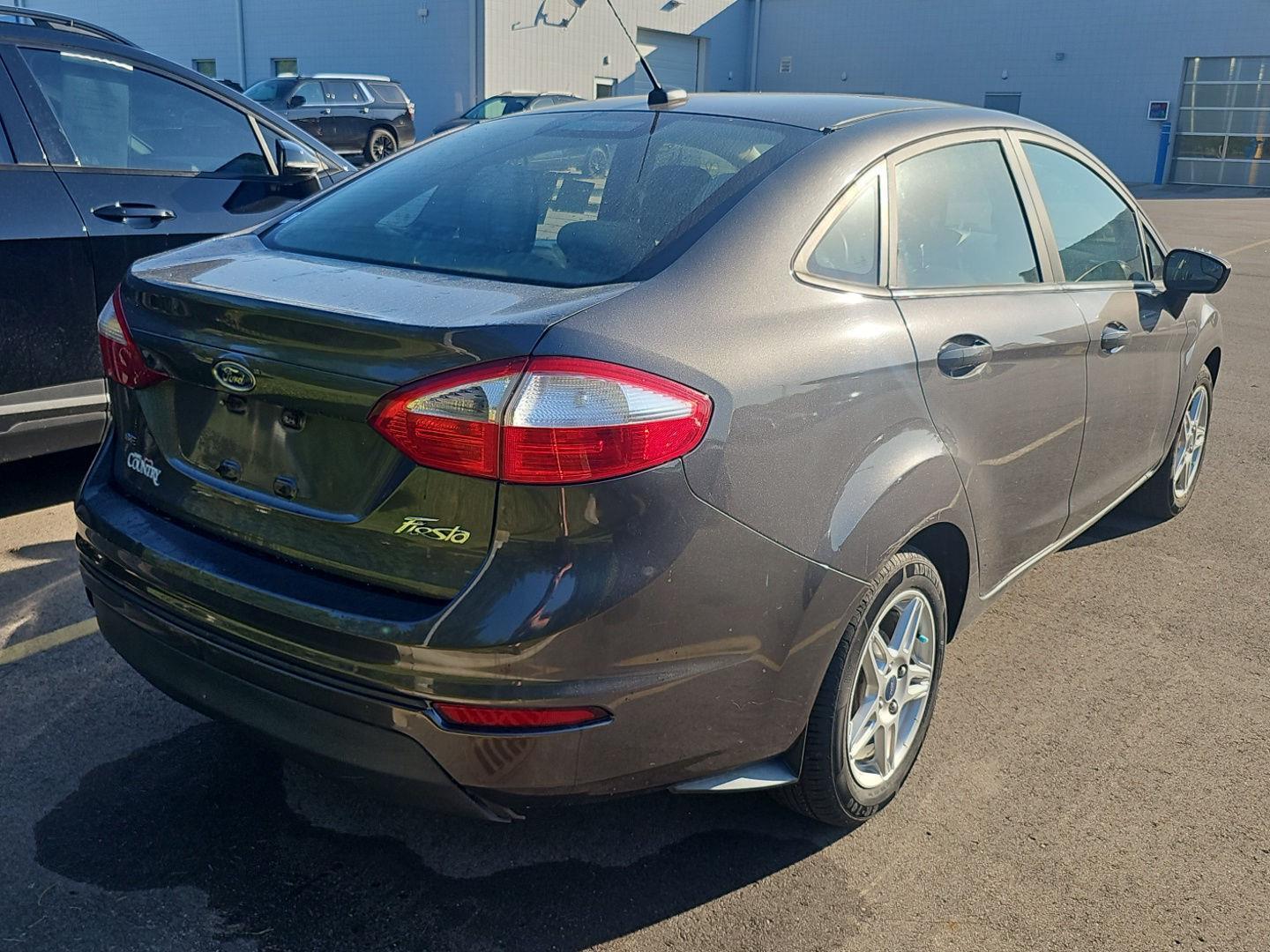 2017 Ford Fiesta SE photo 3