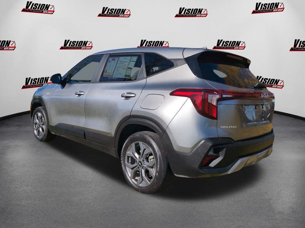 2024 Kia Seltos LX photo 4
