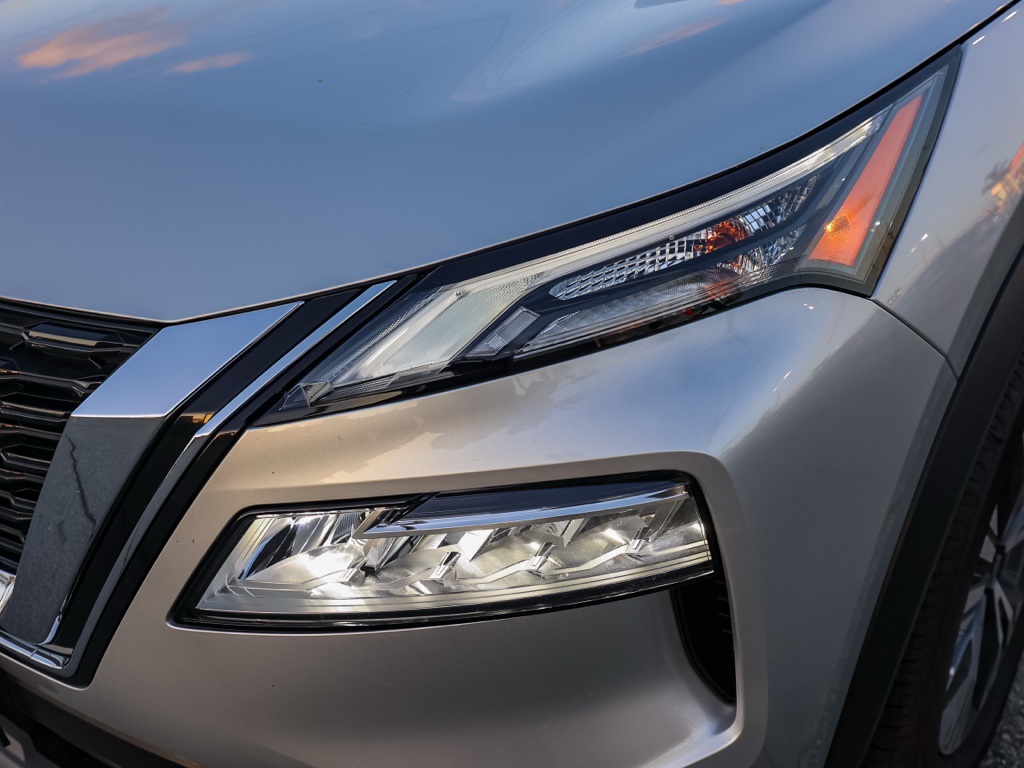 2023 Nissan Rogue SV photo 3