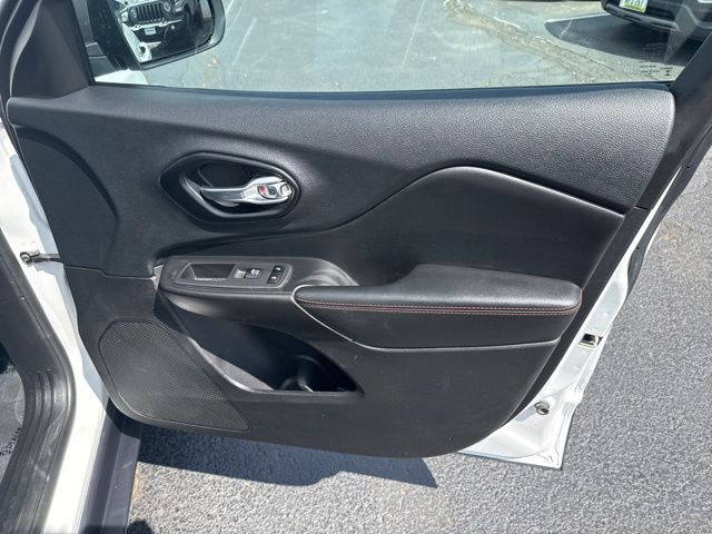 2021 Jeep Cherokee Trailhawk photo 2