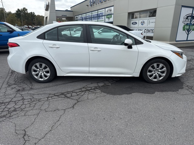 2023 Toyota Corolla LE photo 3