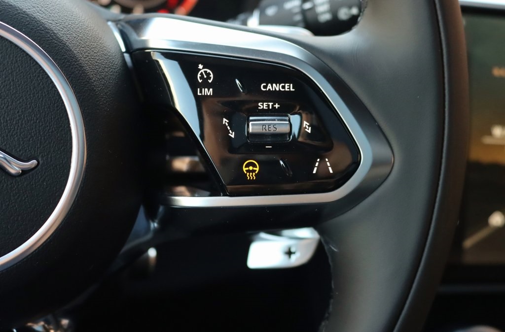 2026 JAGUAR F-PACE - Image 17