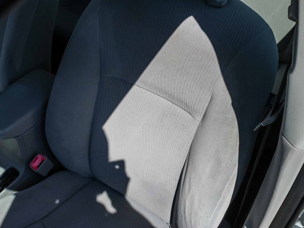 2012 Toyota Corolla LE photo 22