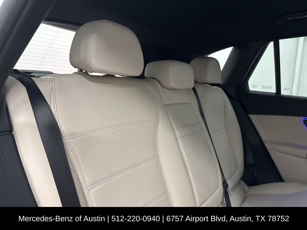 2025 Mercedes Benz GLC 300 photo 21