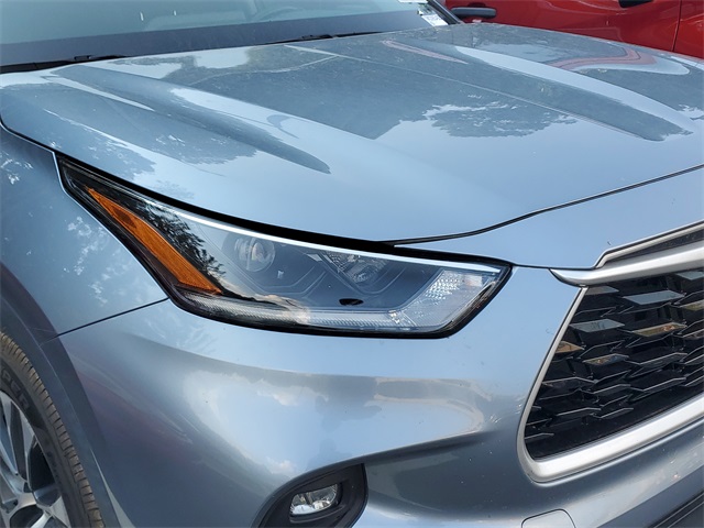 2021 Toyota Highlander XLE photo 4