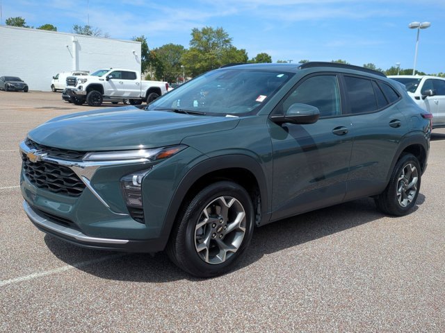 2025 Chevrolet Trax LT photo 4