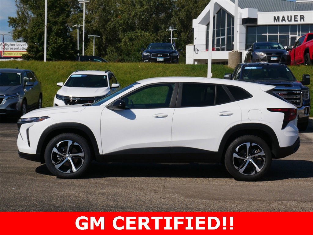 2024 Chevrolet Trax photo 2