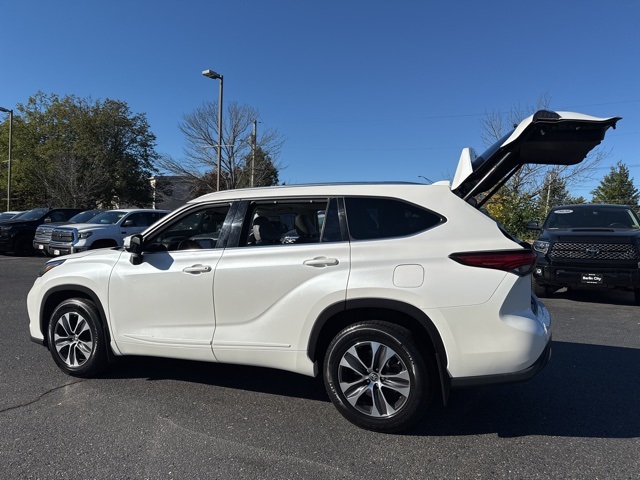 2020 Toyota Highlander XLE photo 9