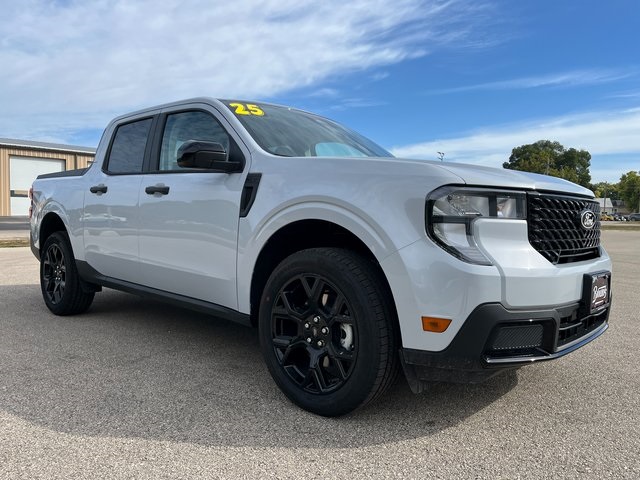2025 Ford Maverick XLT photo 2