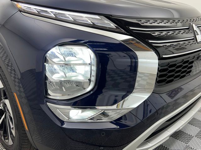 2024 Mitsubishi Outlander SE photo 4