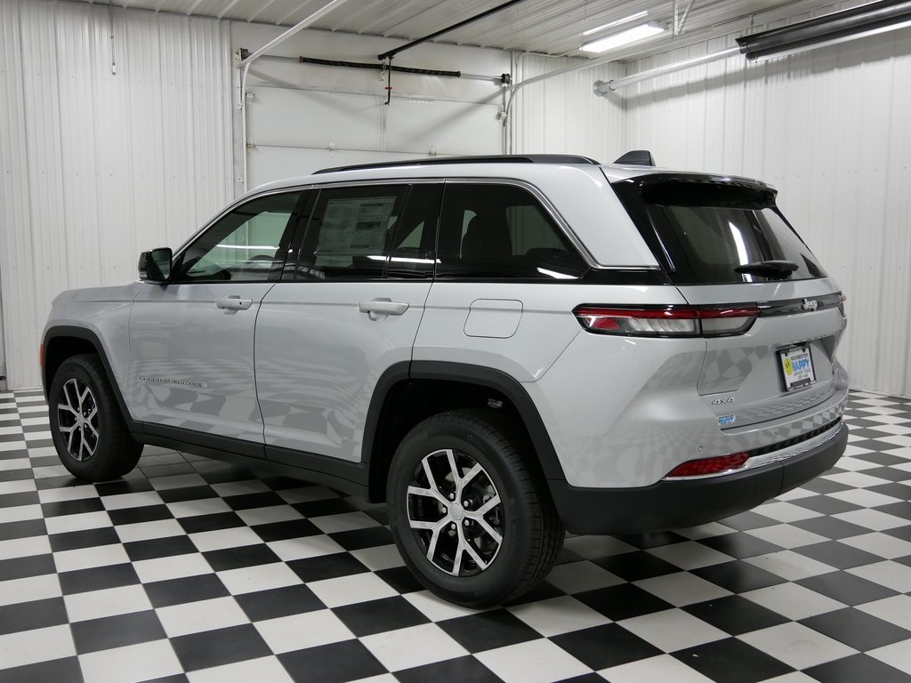 2025 Jeep Grand Cherokee Limited photo 2