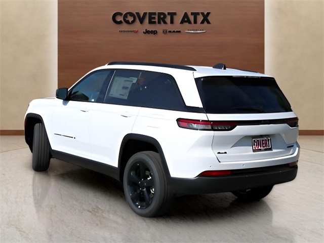 2025 Jeep Grand Cherokee Limited photo 3