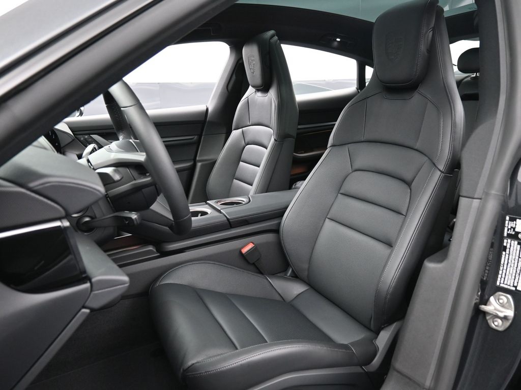 2026 Porsche Taycan 4 photo 4