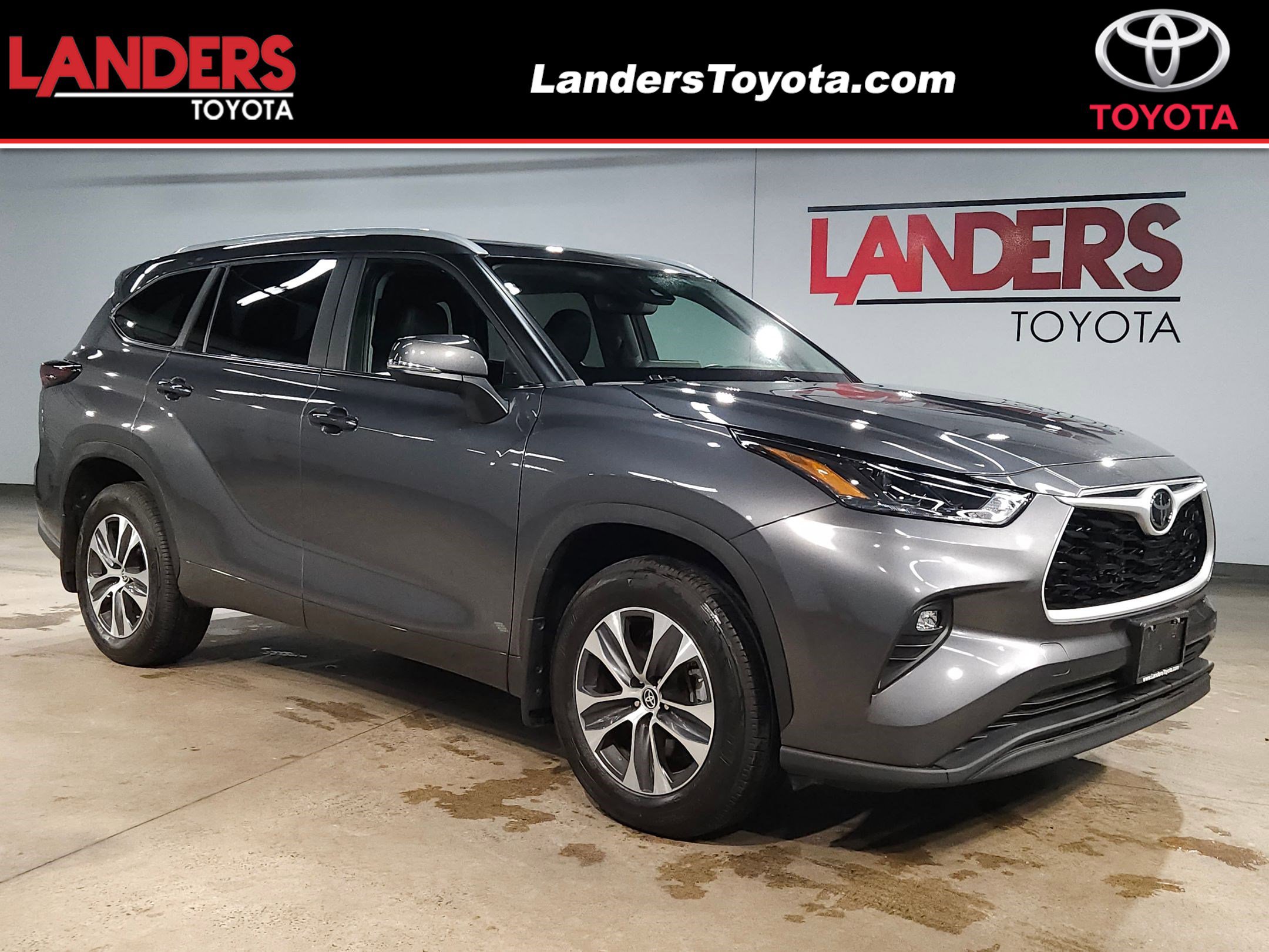 2024 Toyota Highlander XLE's photo