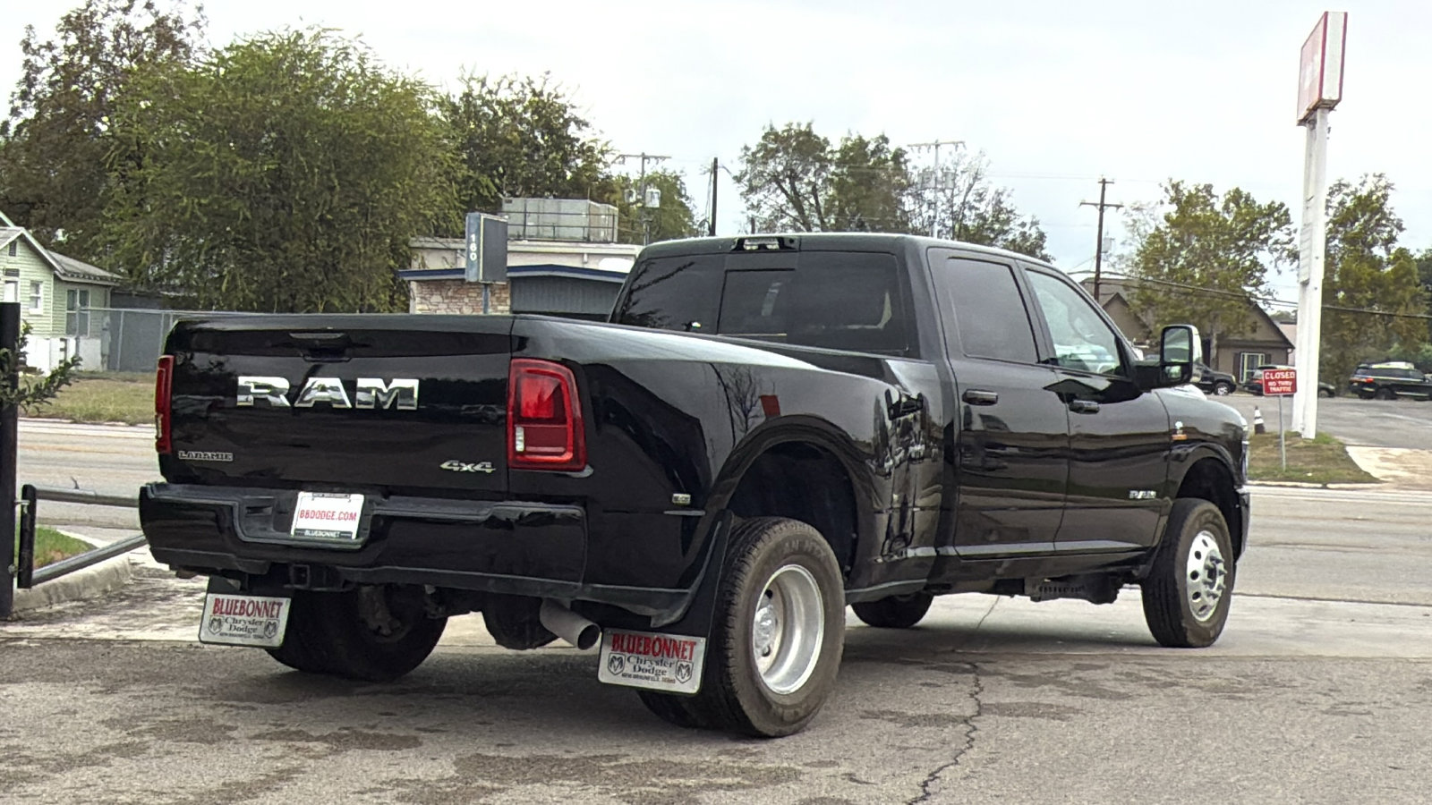 2025 Ram 3500 Laramie photo 4