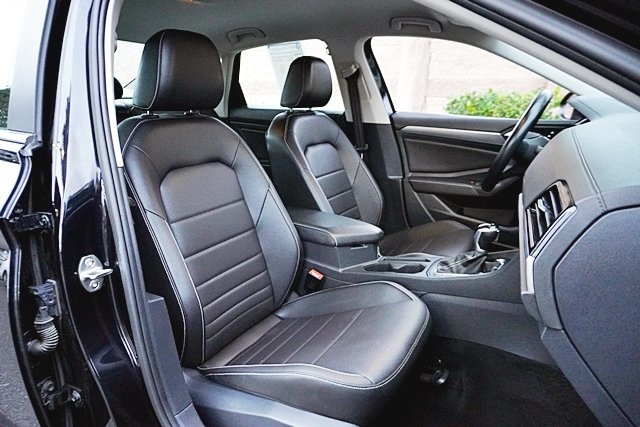 Used 2024 Black Volkswagen 1.5T SE image 11