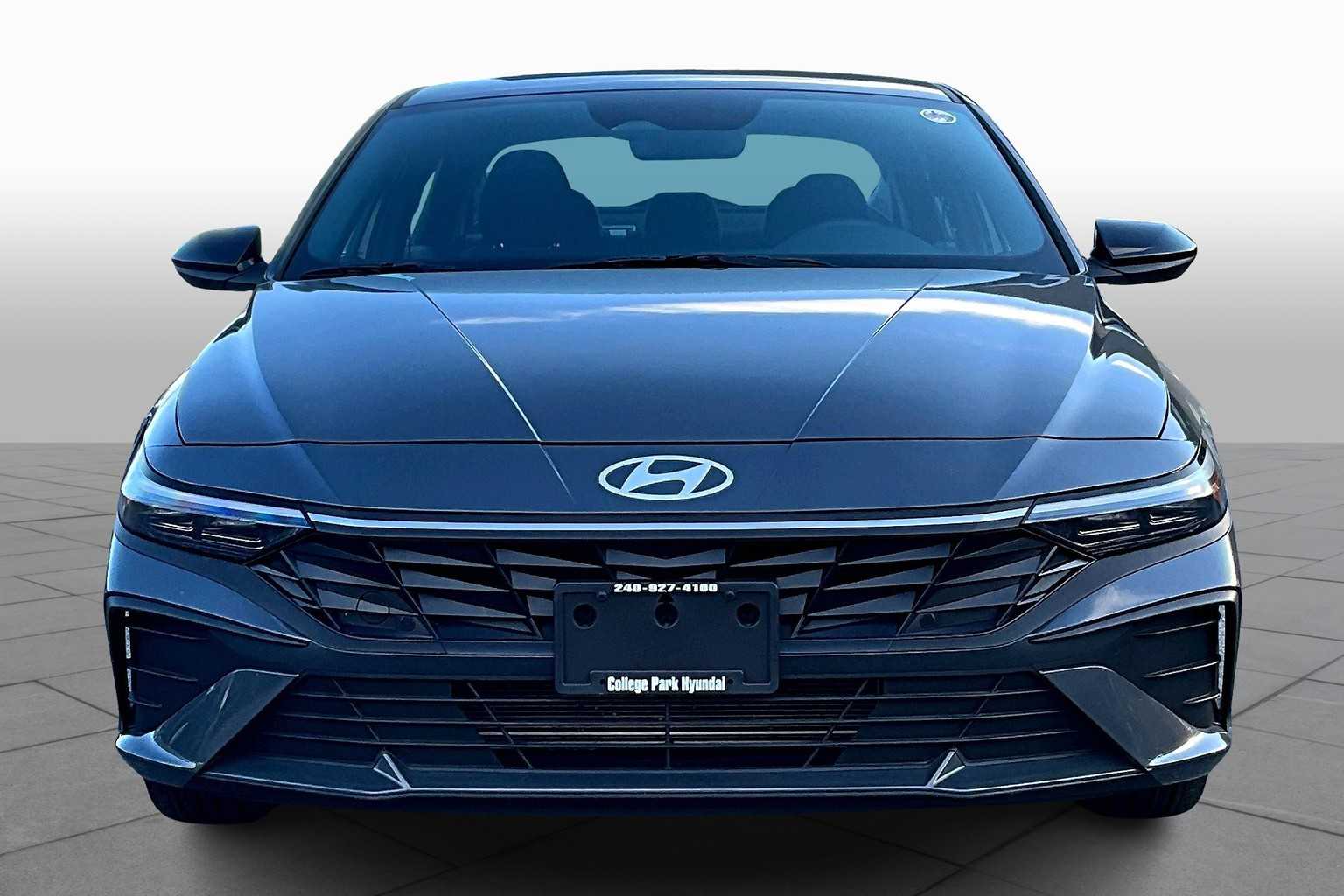 2025 Hyundai Elantra SEL Sport photo 2