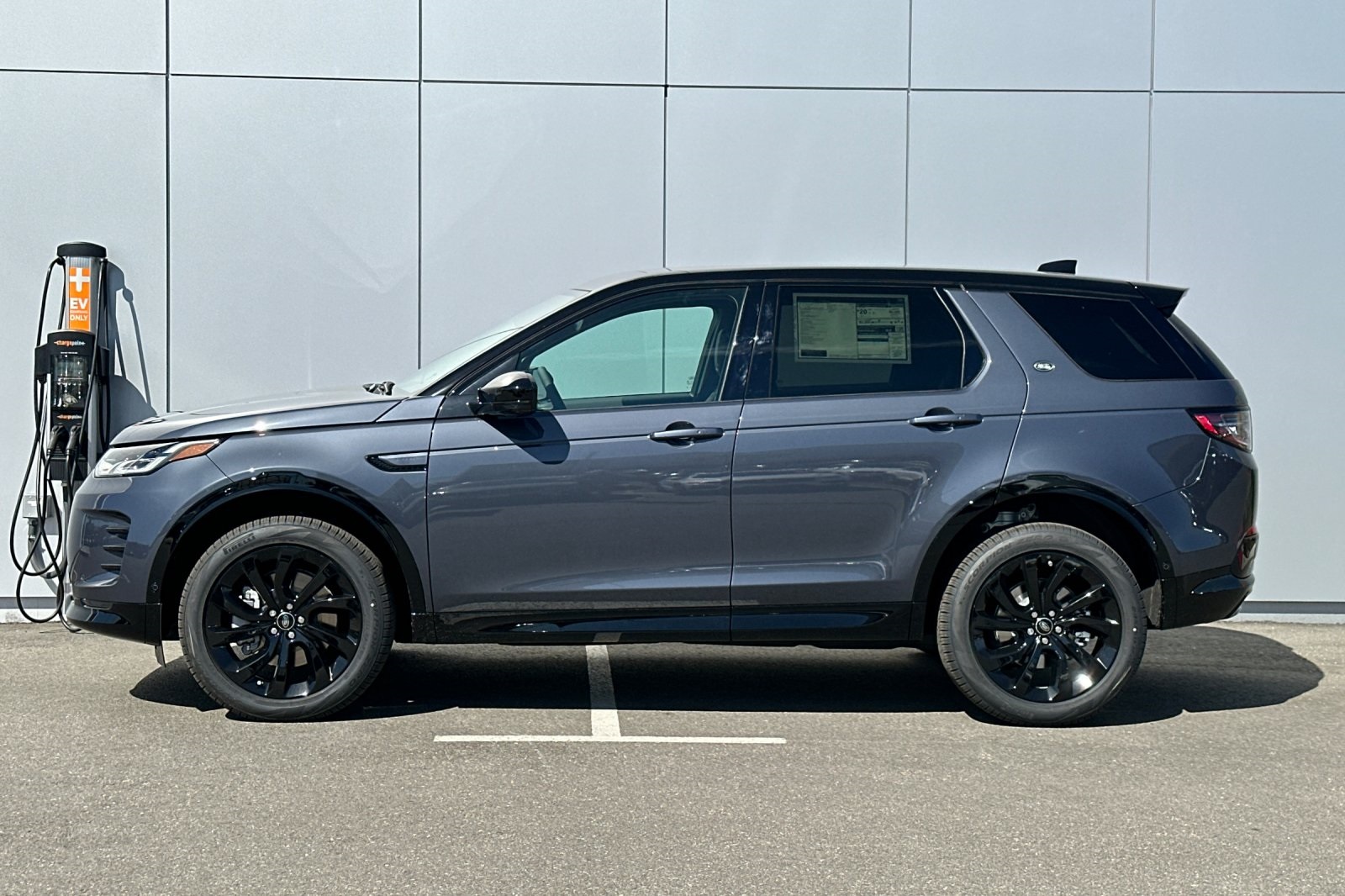 2025 Land Rover Discovery Sport Dynamic SE photo 2