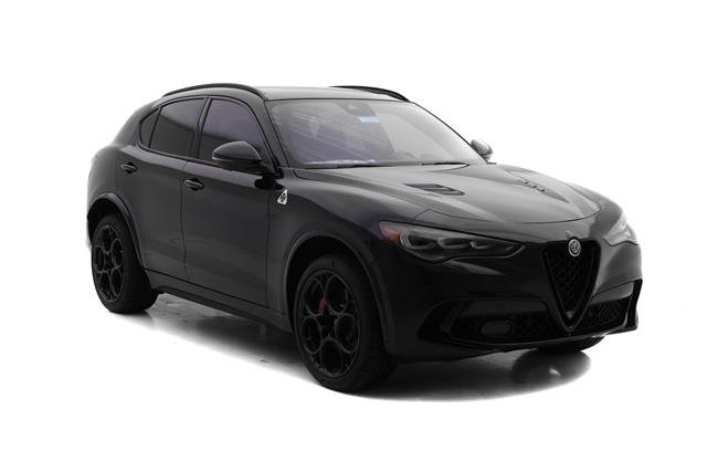 2024 Alfa Romeo Stelvio Quadrifoglio photo 2