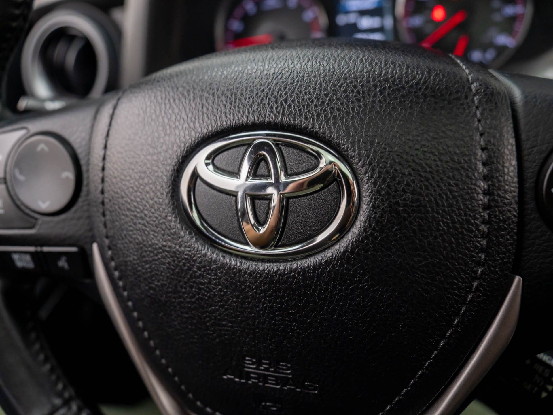 2016 Toyota RAV4 SE photo 19