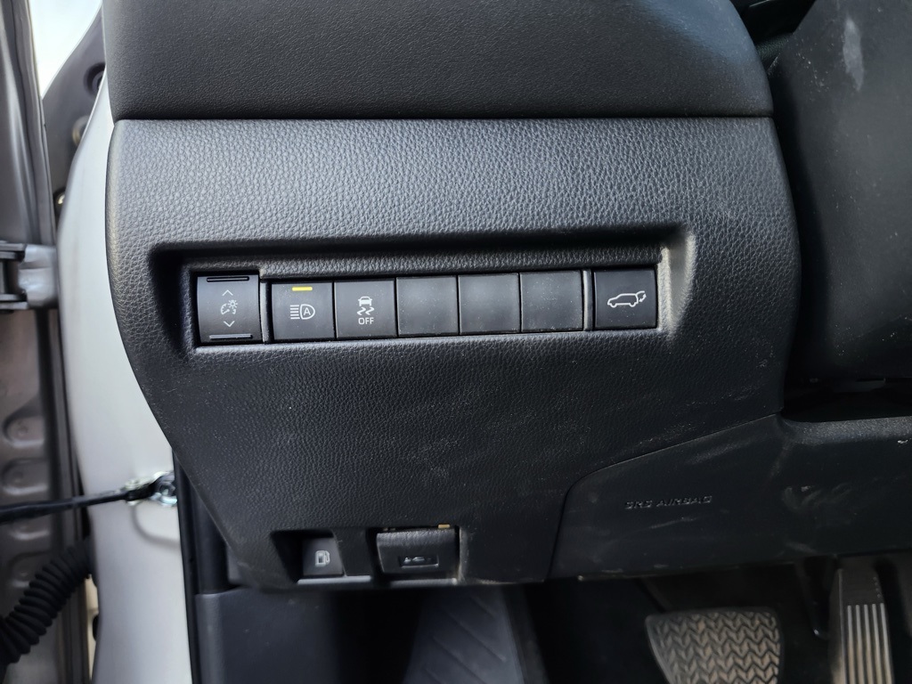 2022 Toyota Venza XLE photo 18