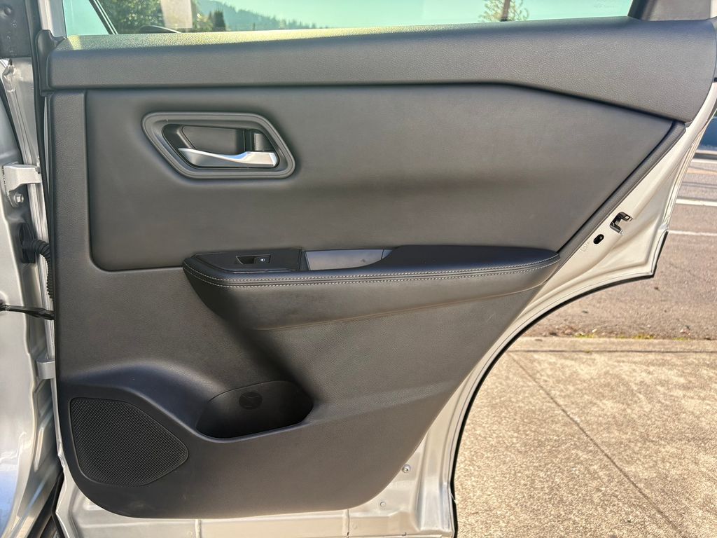 2024 Nissan Rogue SV photo 27