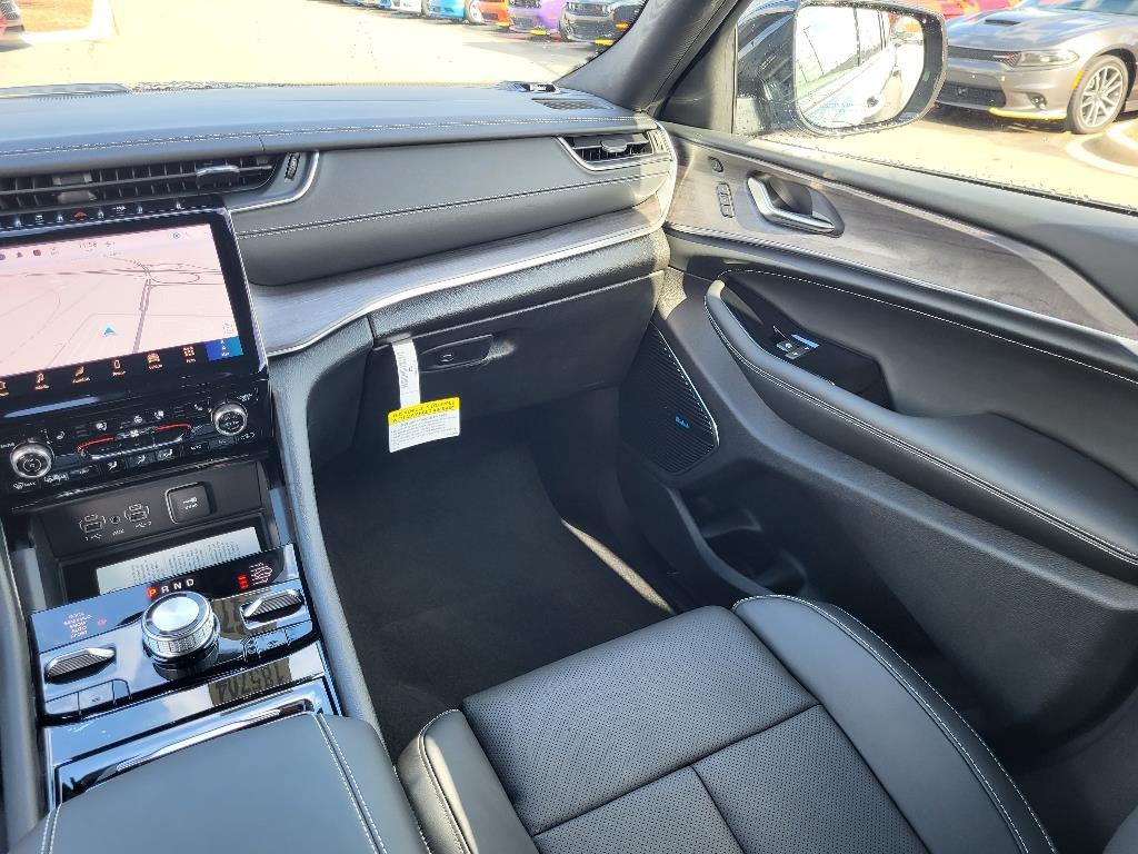 2024 Jeep Cherokee Overland 4xe photo 24