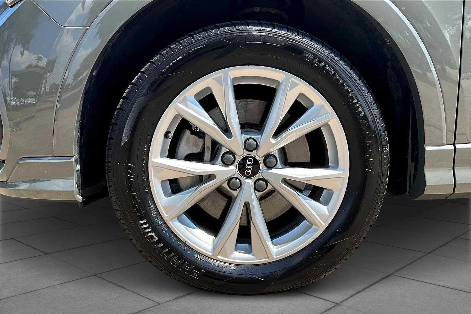 2023 Audi Q3 S line Premium photo 9
