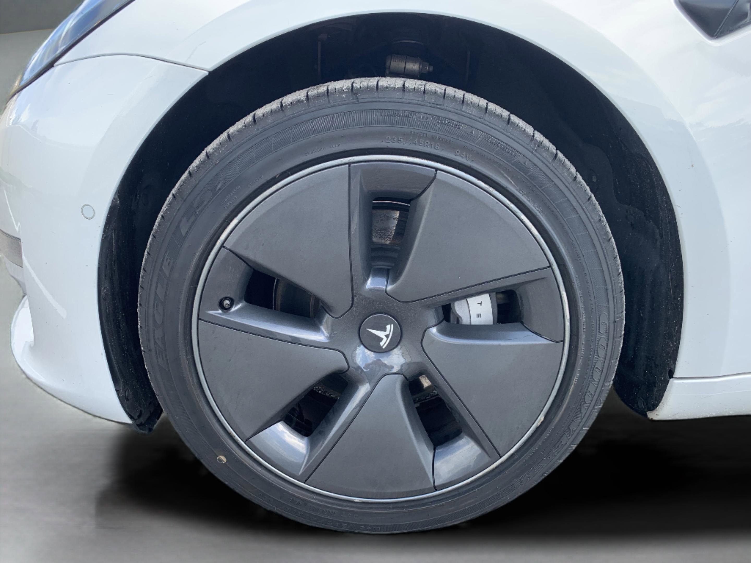 2021 Tesla Model 3 Standard Range Plus photo 9