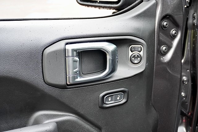 New 2025 Black Clear-Coat Exterior Paint Jeep Rubicon image 24