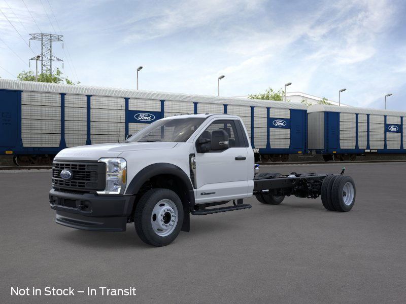 2025 Ford F-550 photo 2