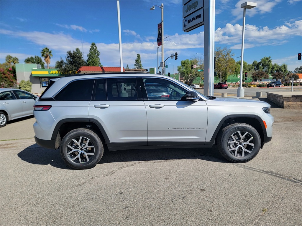 2025 Jeep Grand Cherokee Limited photo 2
