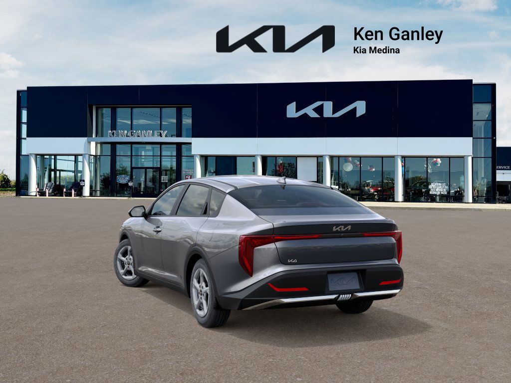 2025 Kia K4 LXS photo 2