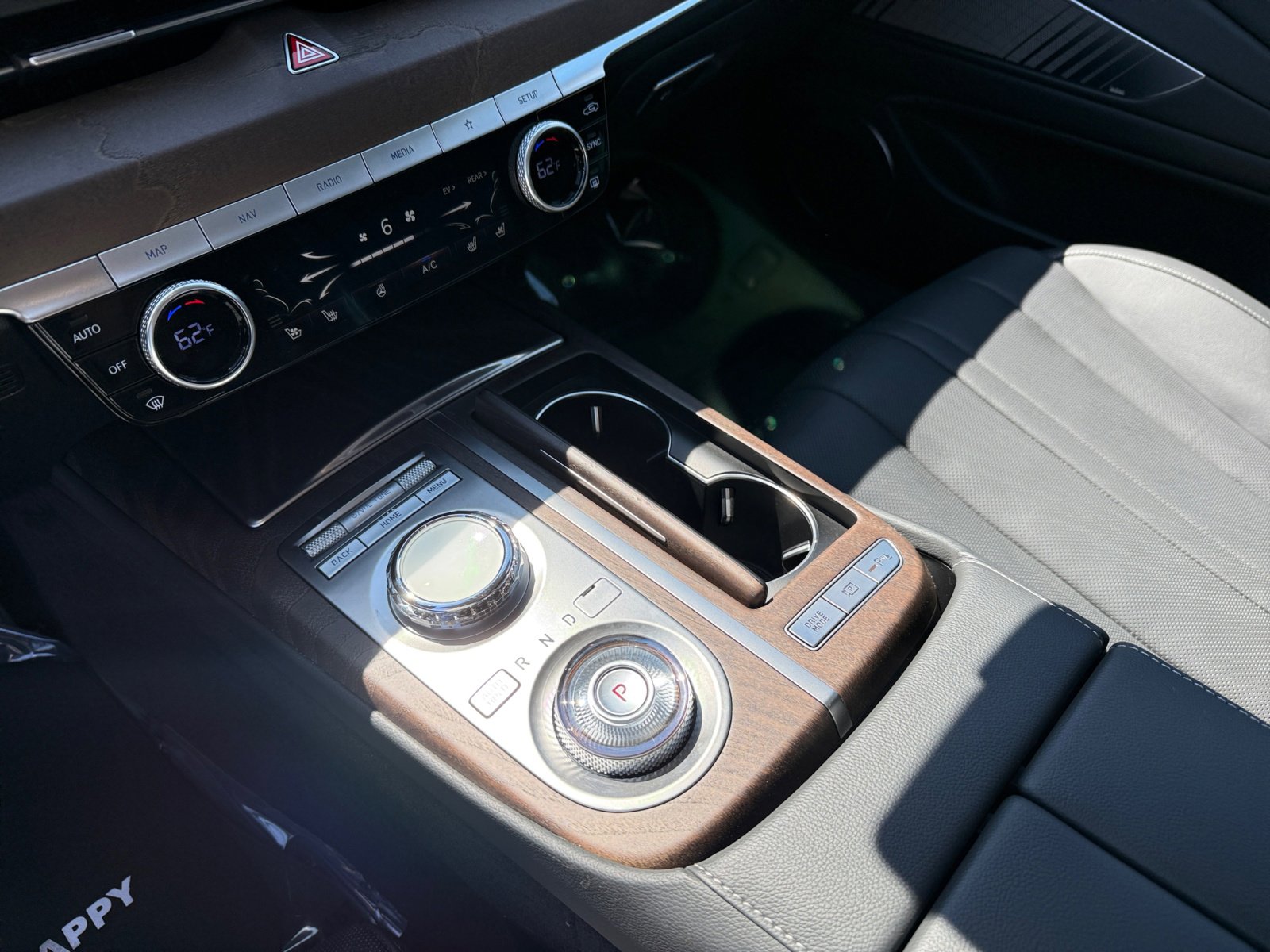 2024 Genesis Electrified G80 Advanced Prestige photo 13