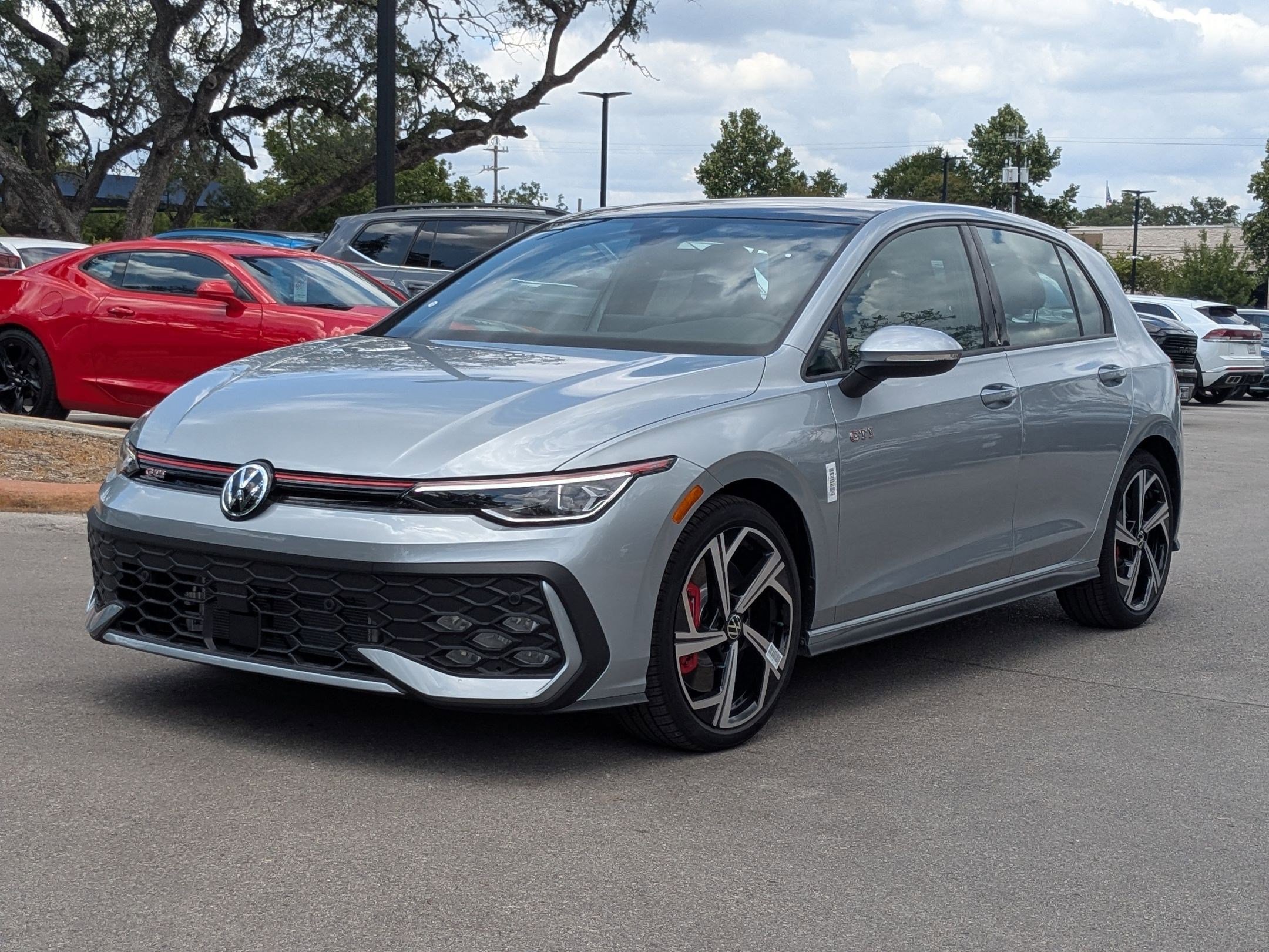 2025 Volkswagen Golf GTI SE photo 4