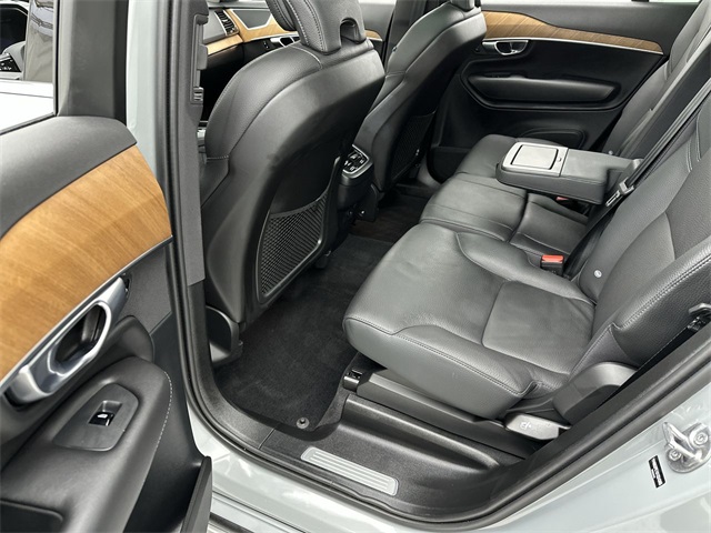 2025 Volvo XC90 AWD Plus photo 12