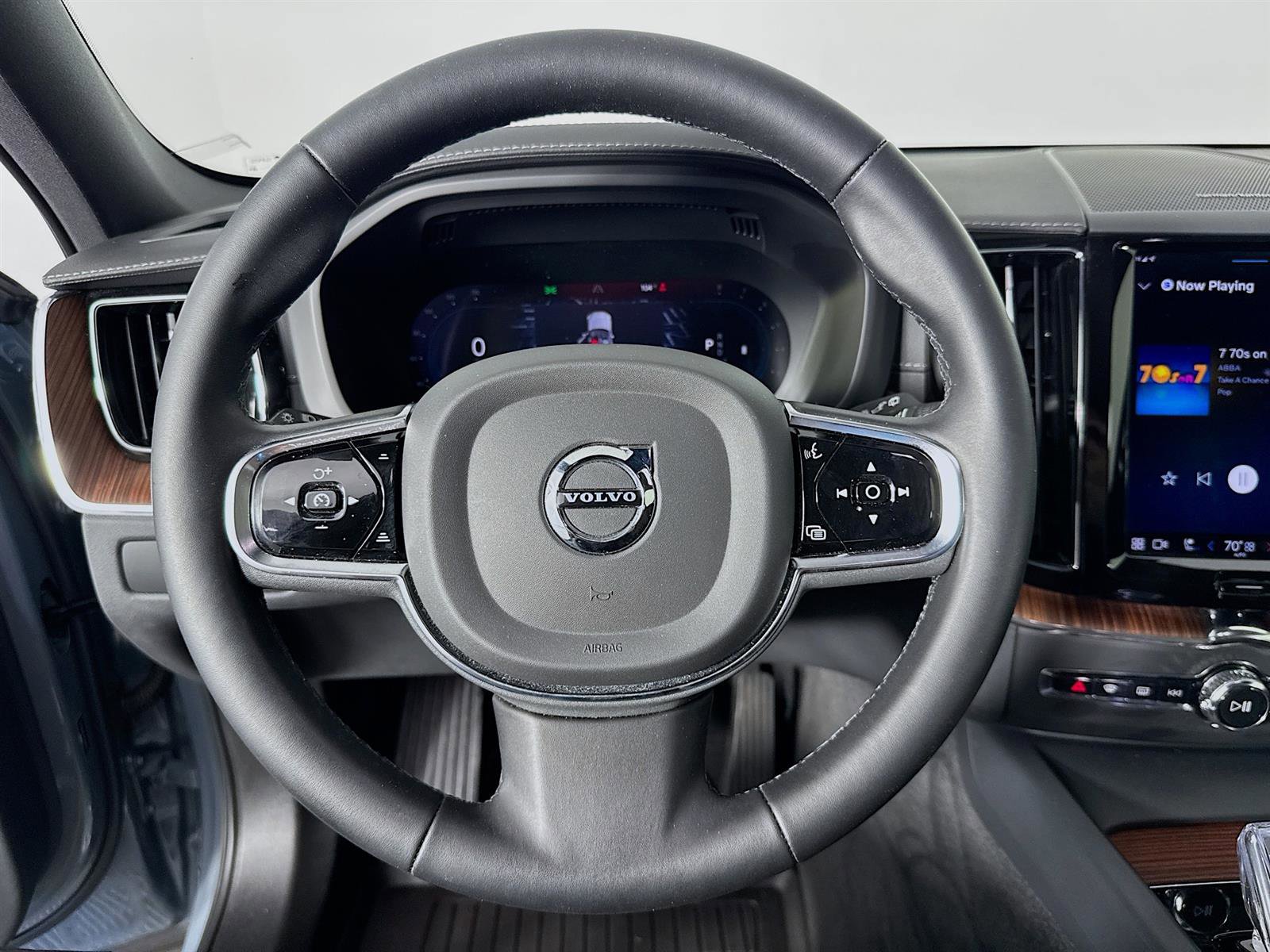2023 Volvo XC60 Ultimate photo 11