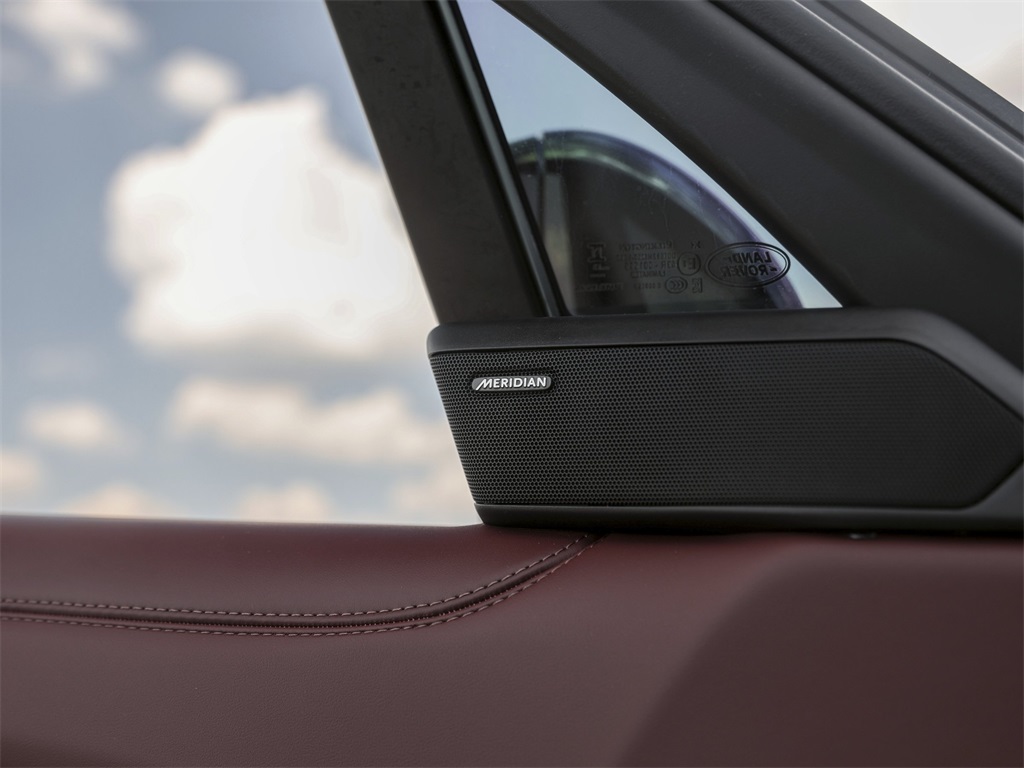 2025 Land Rover Range Rover SE photo 21