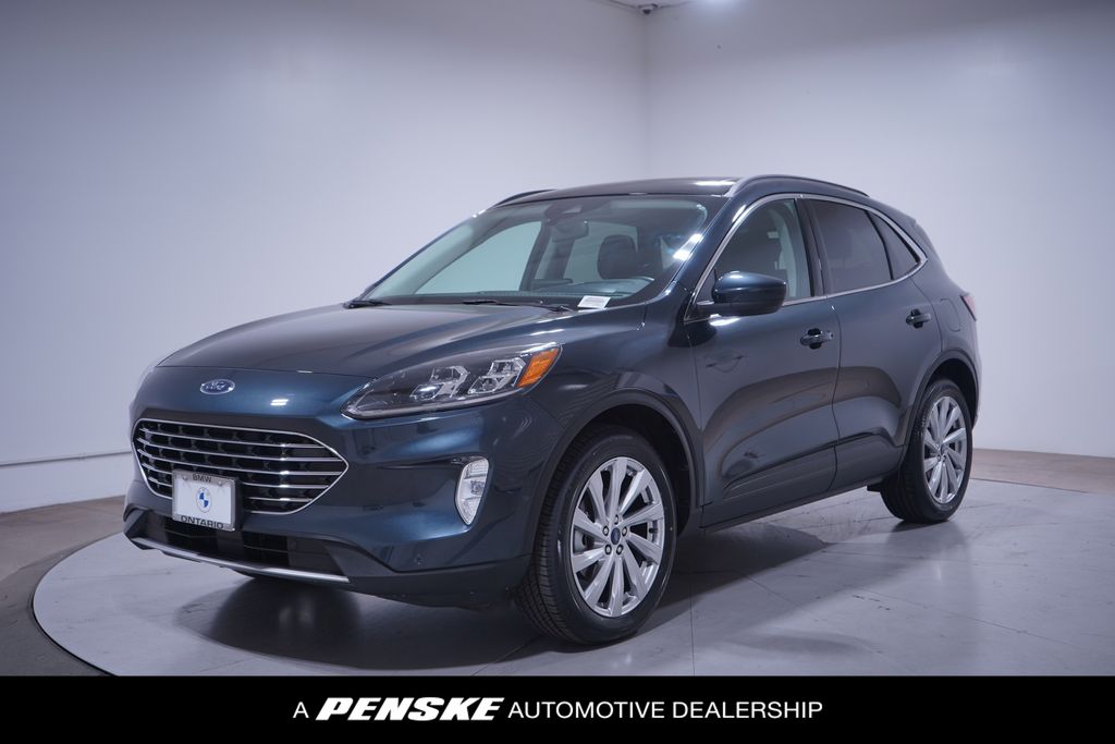 2022 Ford Escape Titanium's photo