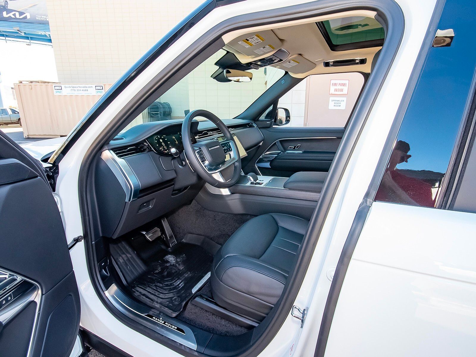 2025 Land Rover Range Rover SE photo 31