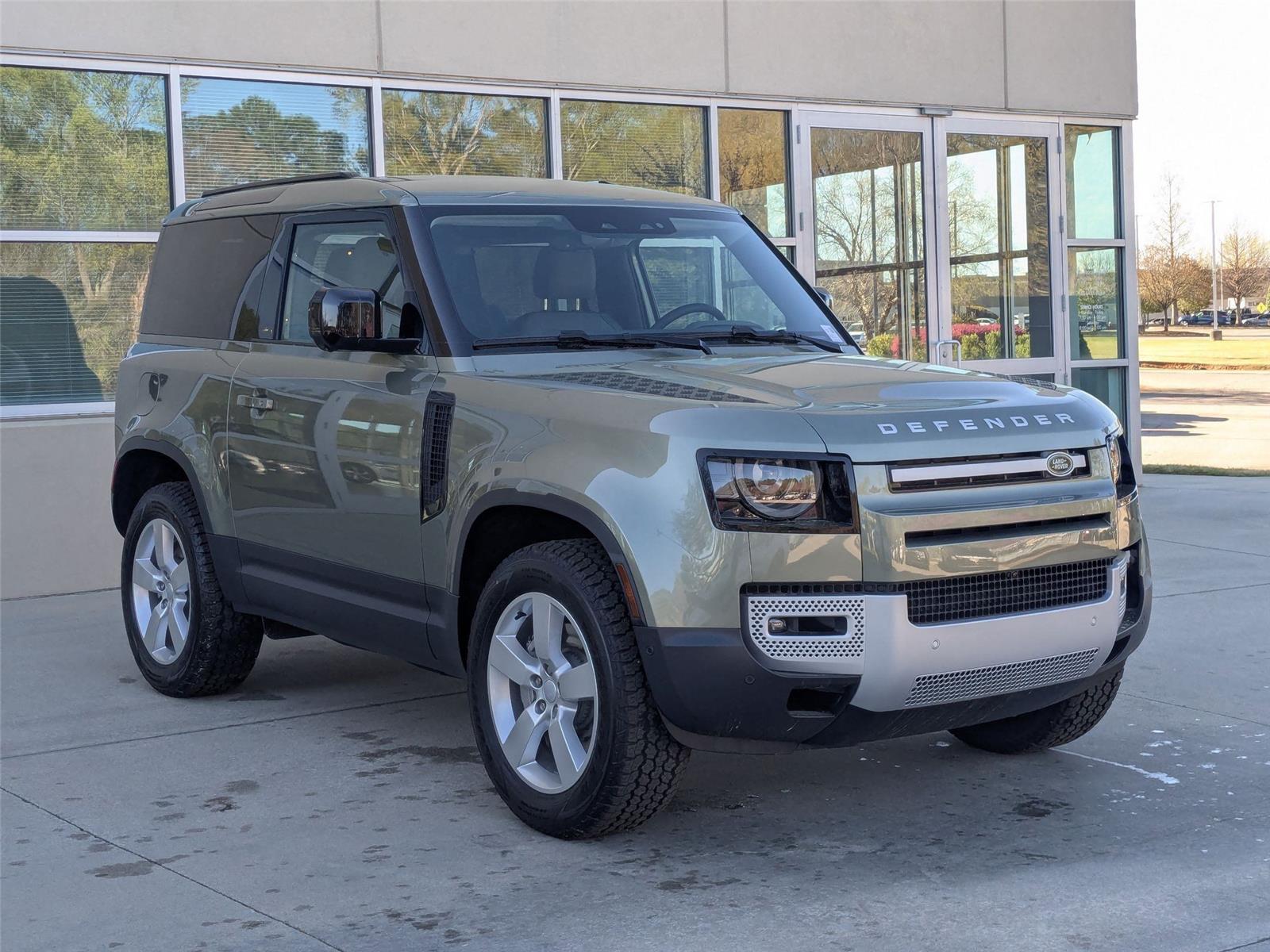 2025 Land Rover Defender 90 S photo 3