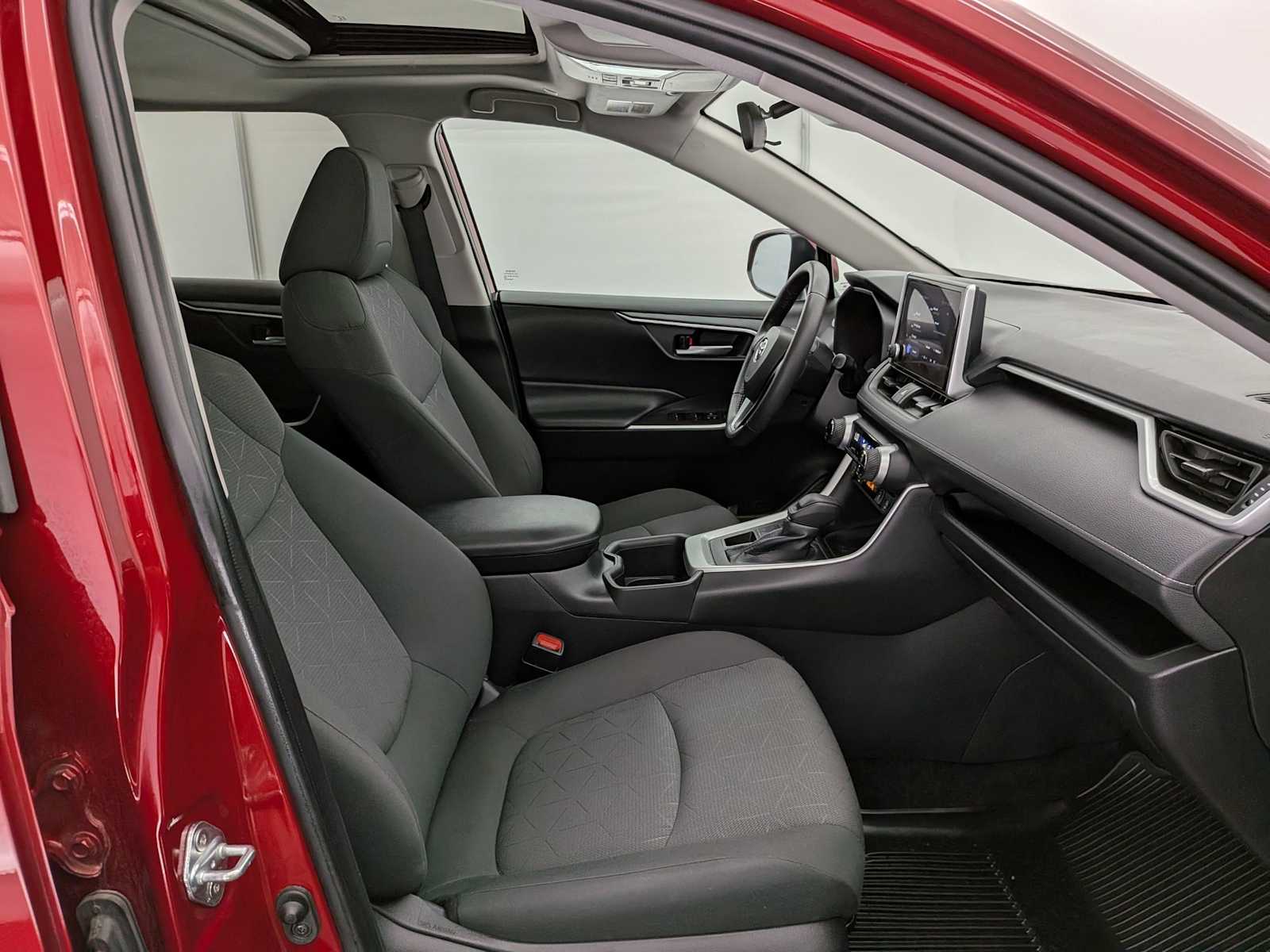 2024 Toyota RAV4 XLE photo 21
