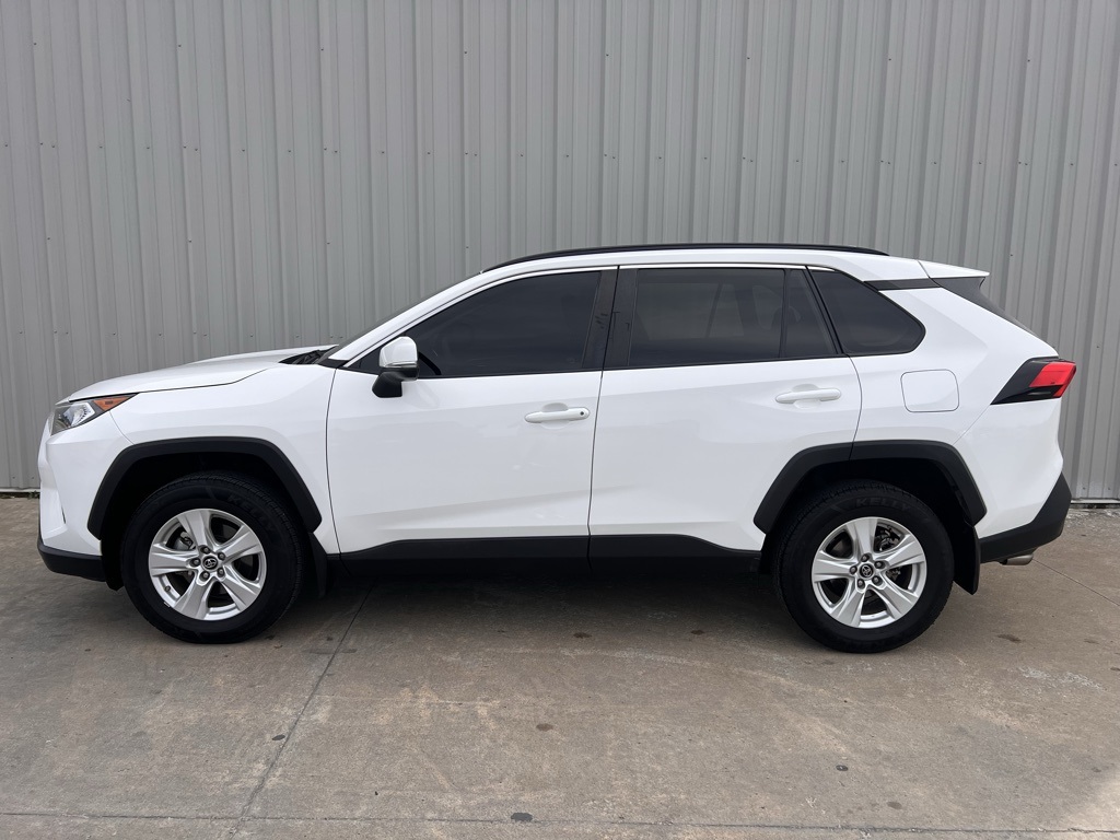 2019 Toyota RAV4 XLE photo 4